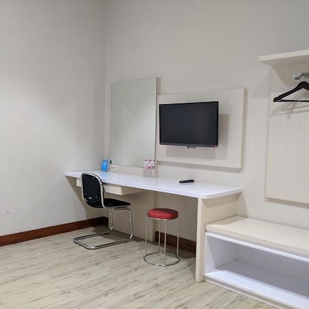 Отель Twin Star Surakarta  Экстерьер фото