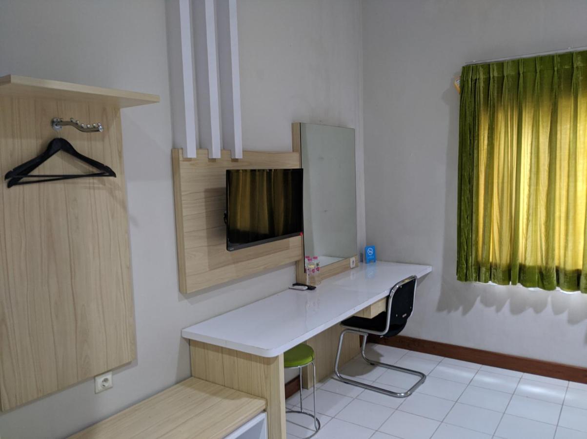 Отель Twin Star Surakarta  Экстерьер фото
