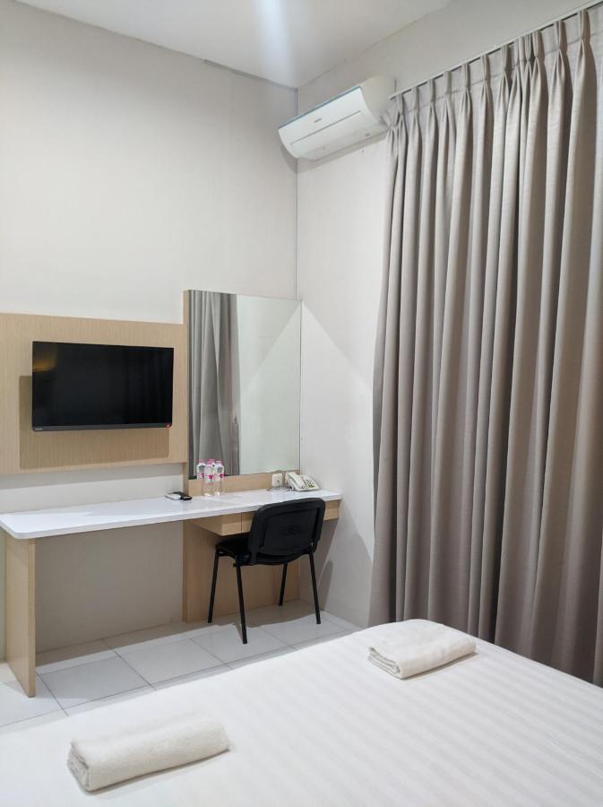 Отель Twin Star Surakarta  Экстерьер фото