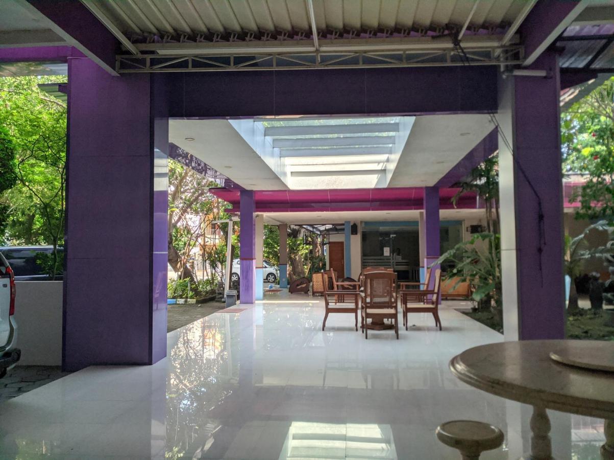 Отель Twin Star Surakarta  Экстерьер фото