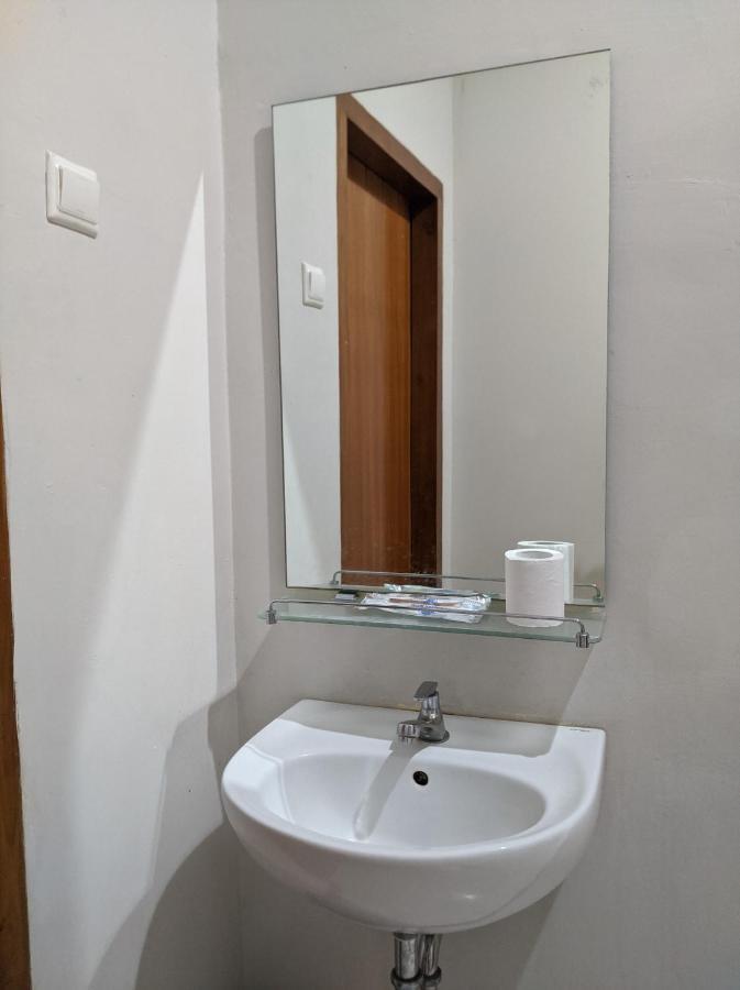 Отель Twin Star Surakarta  Экстерьер фото