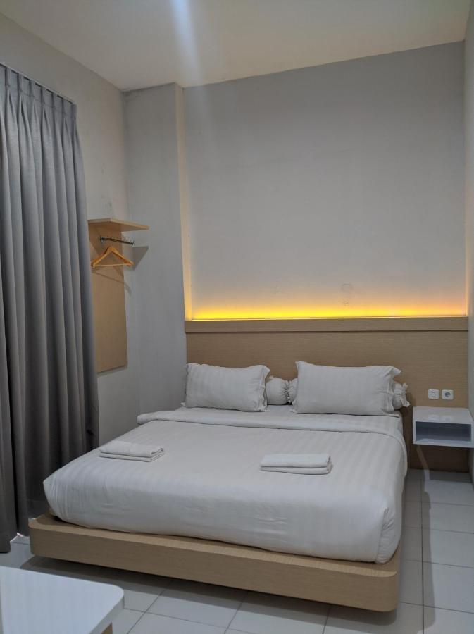 Отель Twin Star Surakarta  Экстерьер фото