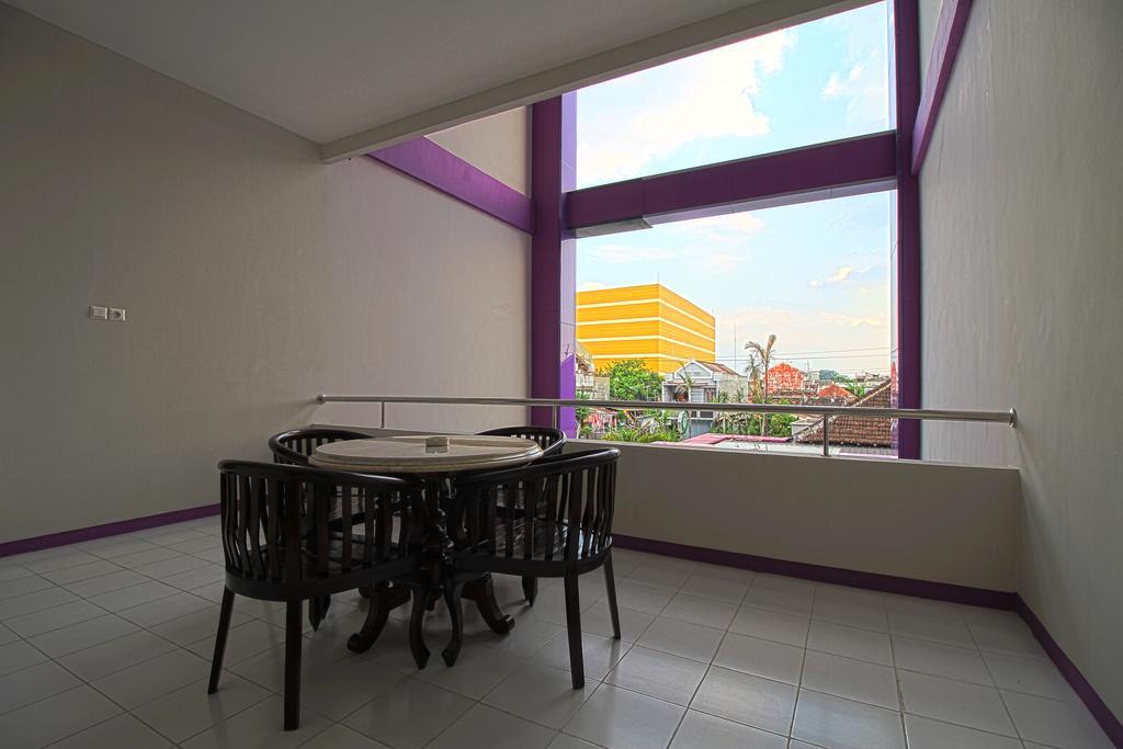 Отель Twin Star Surakarta  Экстерьер фото