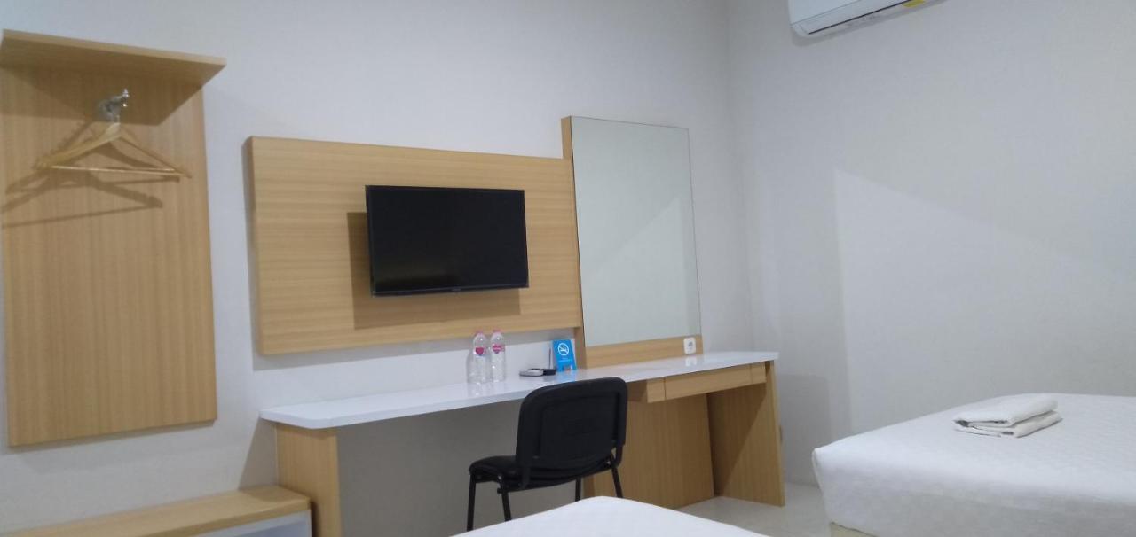 Отель Twin Star Surakarta  Экстерьер фото