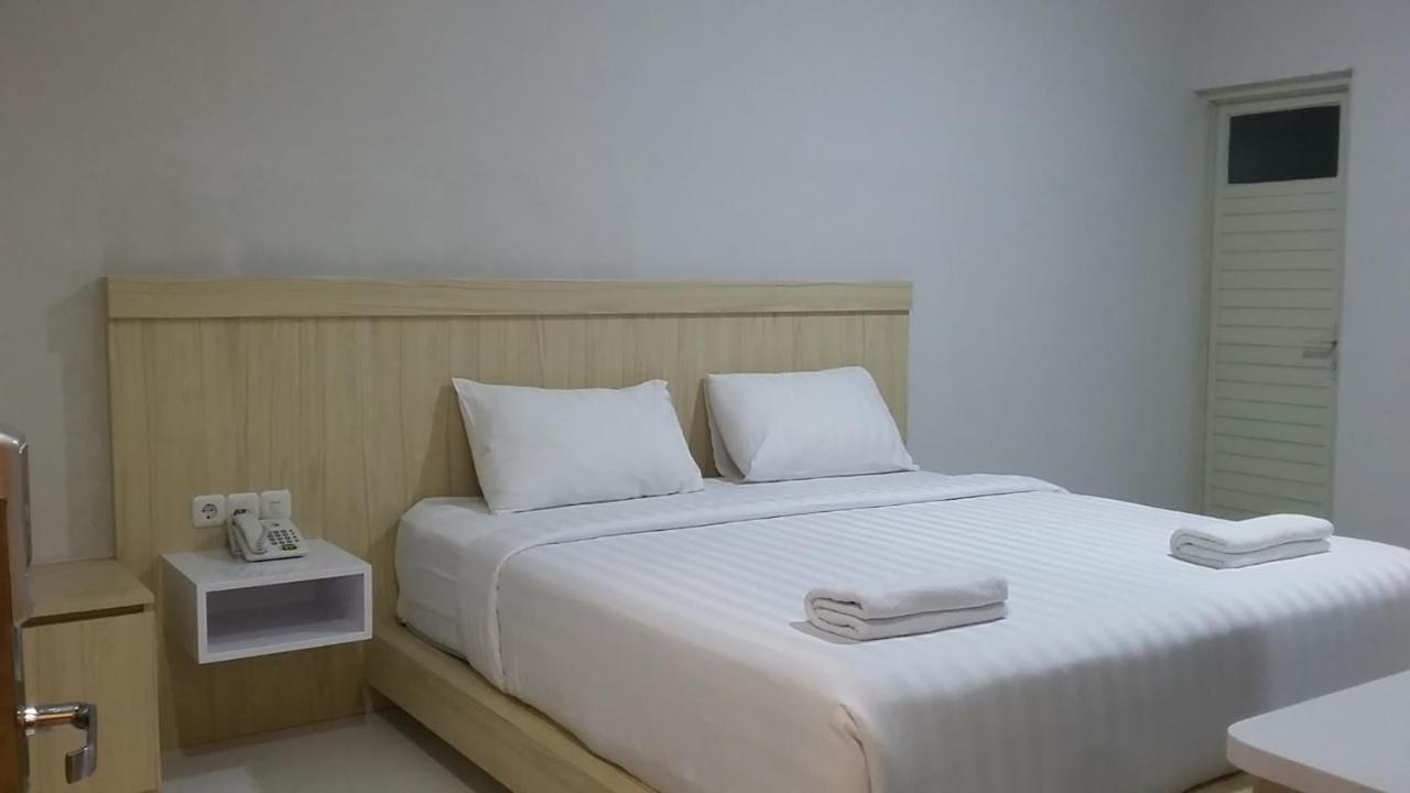 Отель Twin Star Surakarta  Экстерьер фото